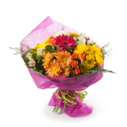 Bouquet di margherite dai toni del giallo