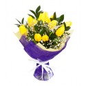 Букет з жовтих тюльпанів, квіти і туман.
