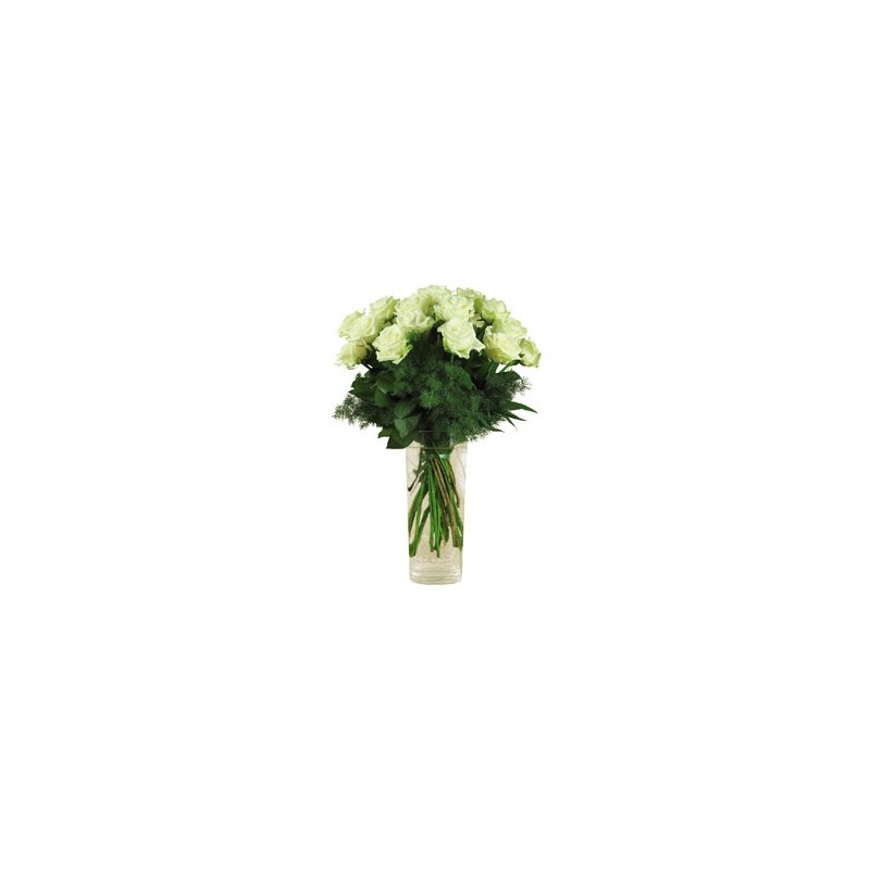 Buchet de 5 trandafiri albi cu verde, fructe de padure si frunze verzi