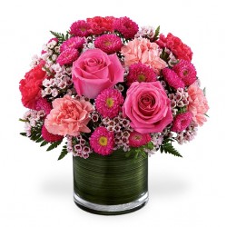 Preciosa composición con girasoles,hortensias, rosas...
