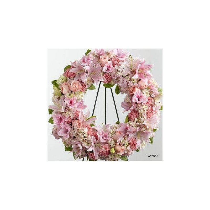Corona di rose rosa gigli rosa e fiori di arredo
