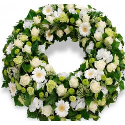 Corona medio grande di rose bianche e fiori bianchi di stagione