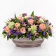 Panier avec des roses de l'eau fraîche