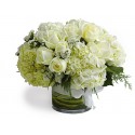Composizione in vetro con dodici rose bianche e rami di ortensia bianca