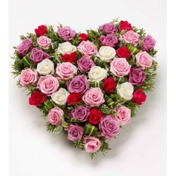 cuore medio di rose rosse,rosa,bianche e fuxia