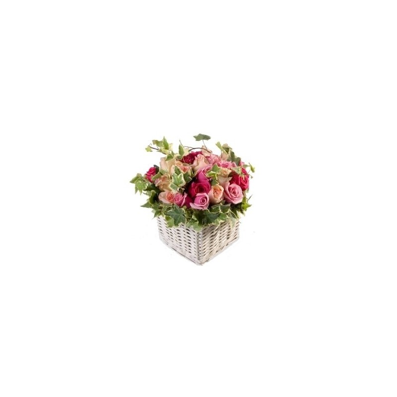 Cesto di rose  dai colori rosa 