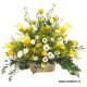 Coș inmormantare cu trandafiri galbeni, calla lisianthus alb