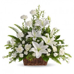 Cesta de funeral compuestas con flores blancas