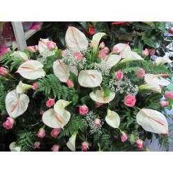 Almohada funeral d blanco y rosa flores