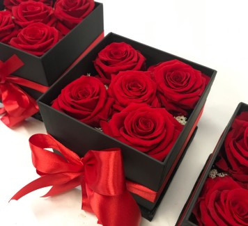 Box di rose stabilizzate: un regalo di lusso per ogni occasione